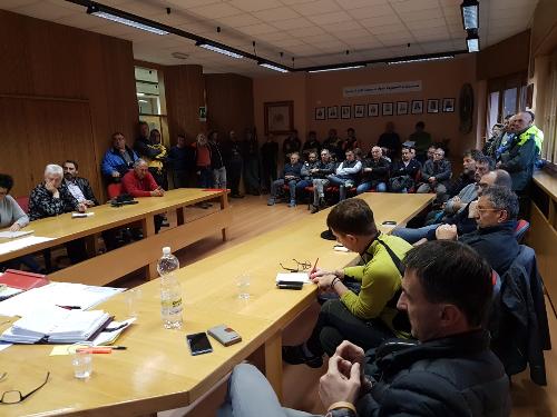 Nutrita presenza di primi cittadini della Carnia all'incontro svoltosi a Forni Avoltri alla presenza dell'assessore regionale Stefano Zannier